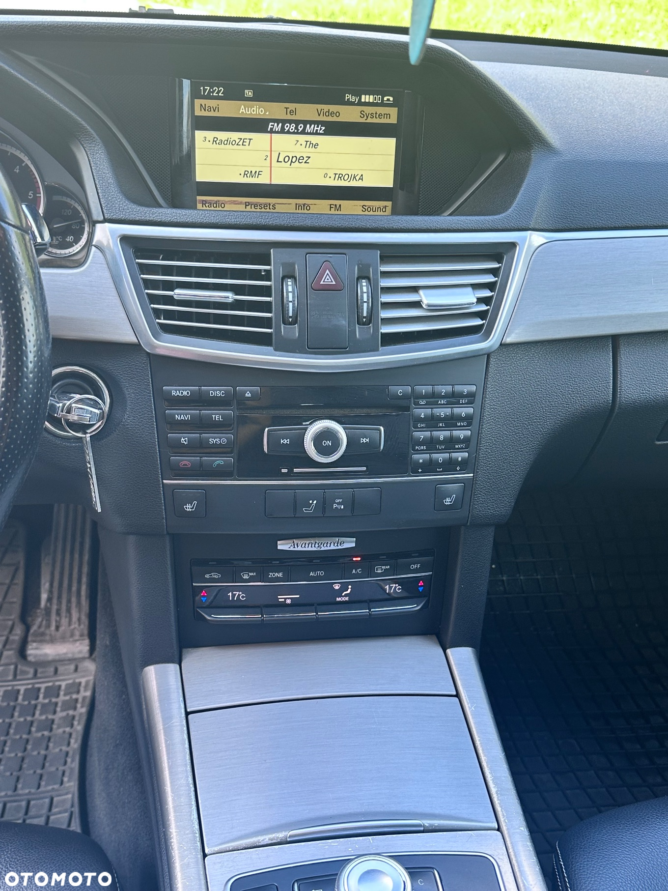 Mercedes-Benz Klasa E 300 CDI BlueEff Avantgarde - 16