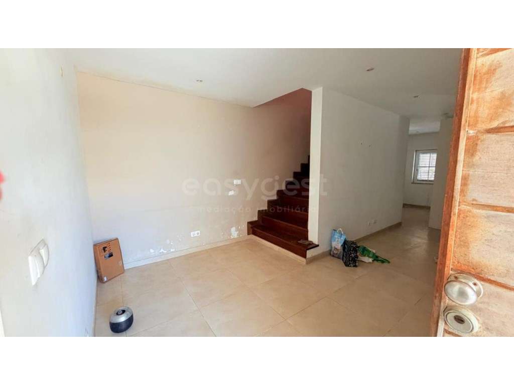 Moradia T4 para Remodelação com Excelente Potencial em Bicesse, Cas... - Grande imagem: 5/35