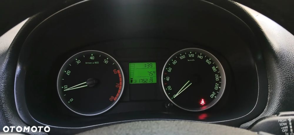 Skoda Roomster 1.4 MPI Comfort PLUS EDITION - 14
