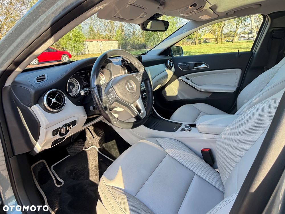 Mercedes-Benz GLA 250 4Matic 7G-DCT AMG Line - 17