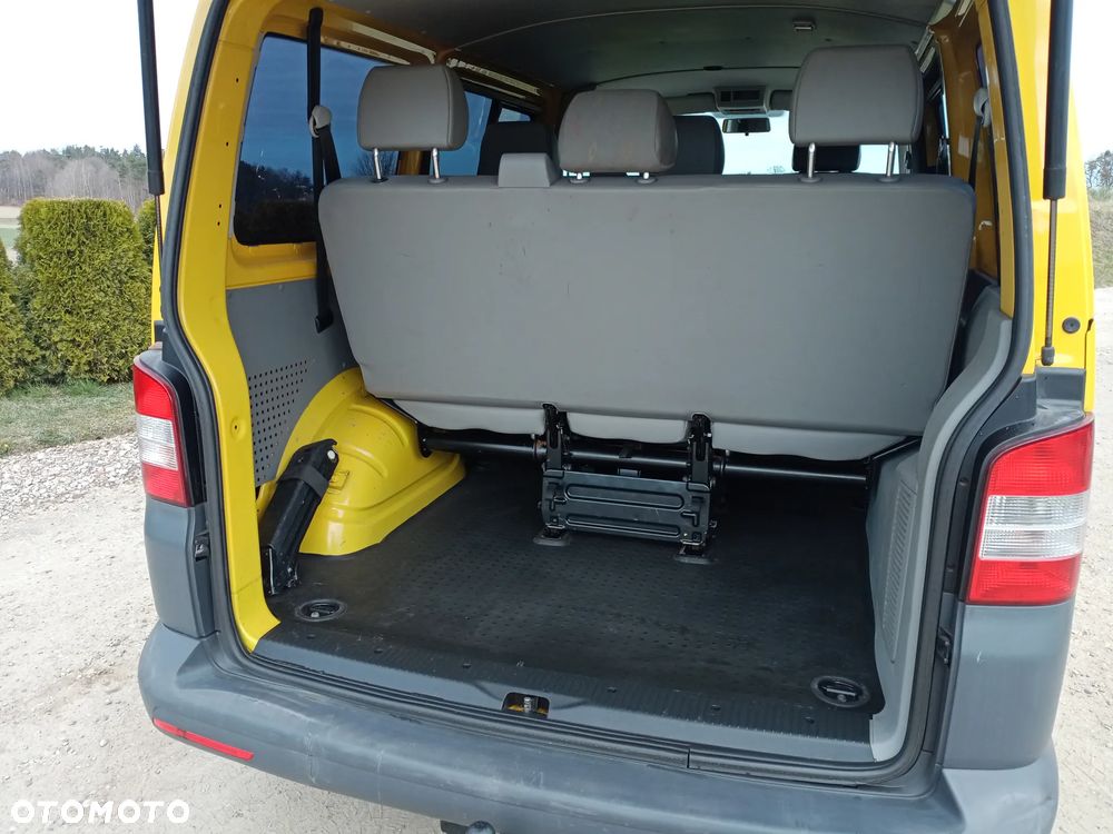 Volkswagen T5 LIFT 9 osobowy 2013r. 2.0 140 KM 6 bieg. serwis do końca doinwestowany klima  tempomat  vebasto isofix - 15