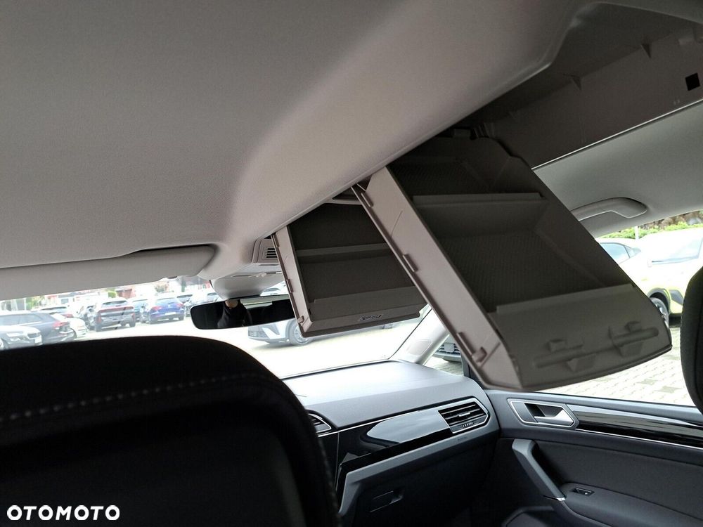 Volkswagen Touran - 38