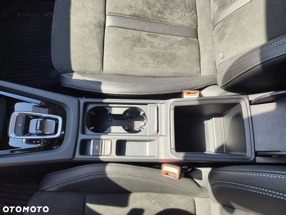 Skoda Octavia 1.5 TSI mHEV Selection DSG - 28