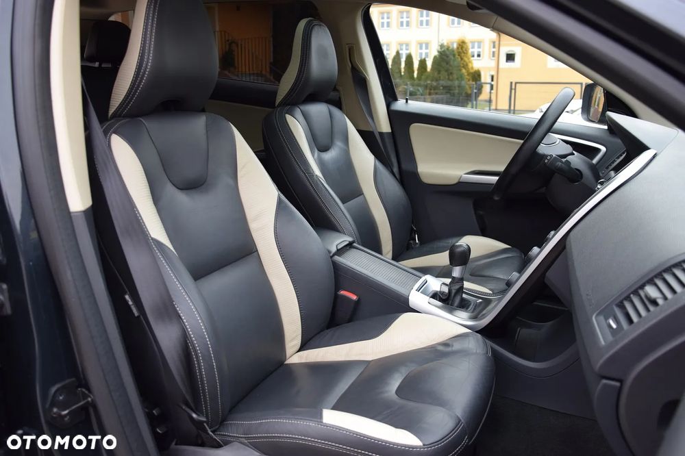 Volvo XC 60 D5 AWD RDesign - 12