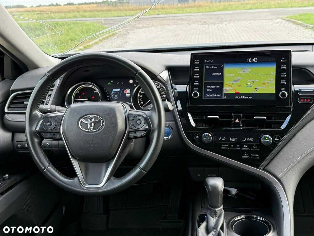 Toyota Camry - 25