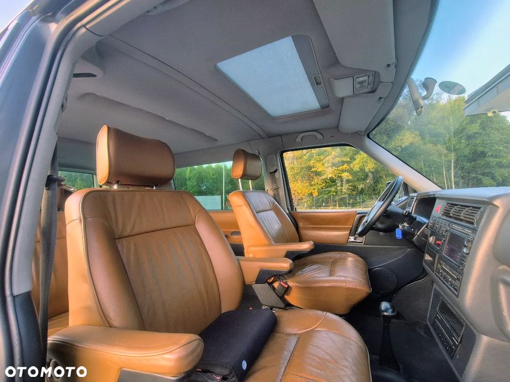 Volkswagen Caravelle - 27