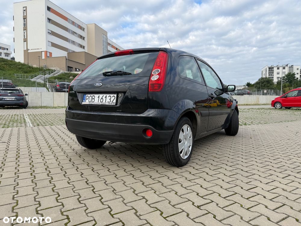 Ford Fiesta 1.3 Ambiente - 2