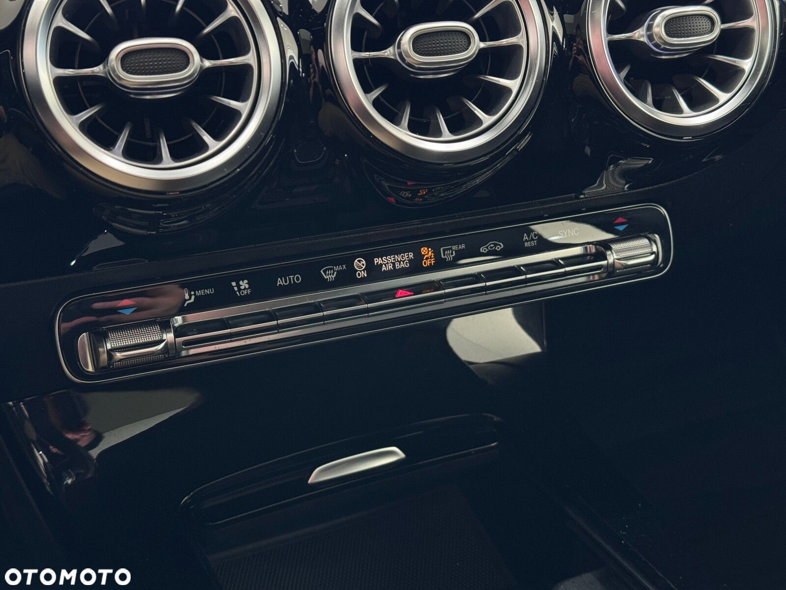 Mercedes-Benz CLA 200 d AMG Line 8G-DCT - 26