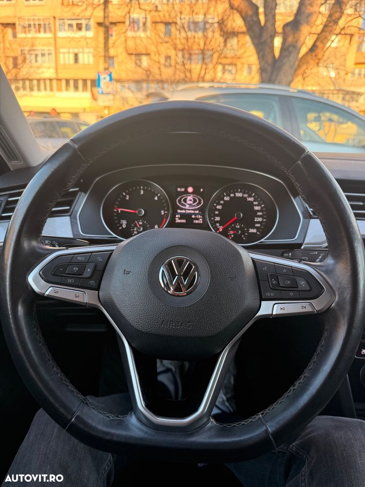 Volkswagen Passat 2.0 TDI SCR DSG Comfortline - 12