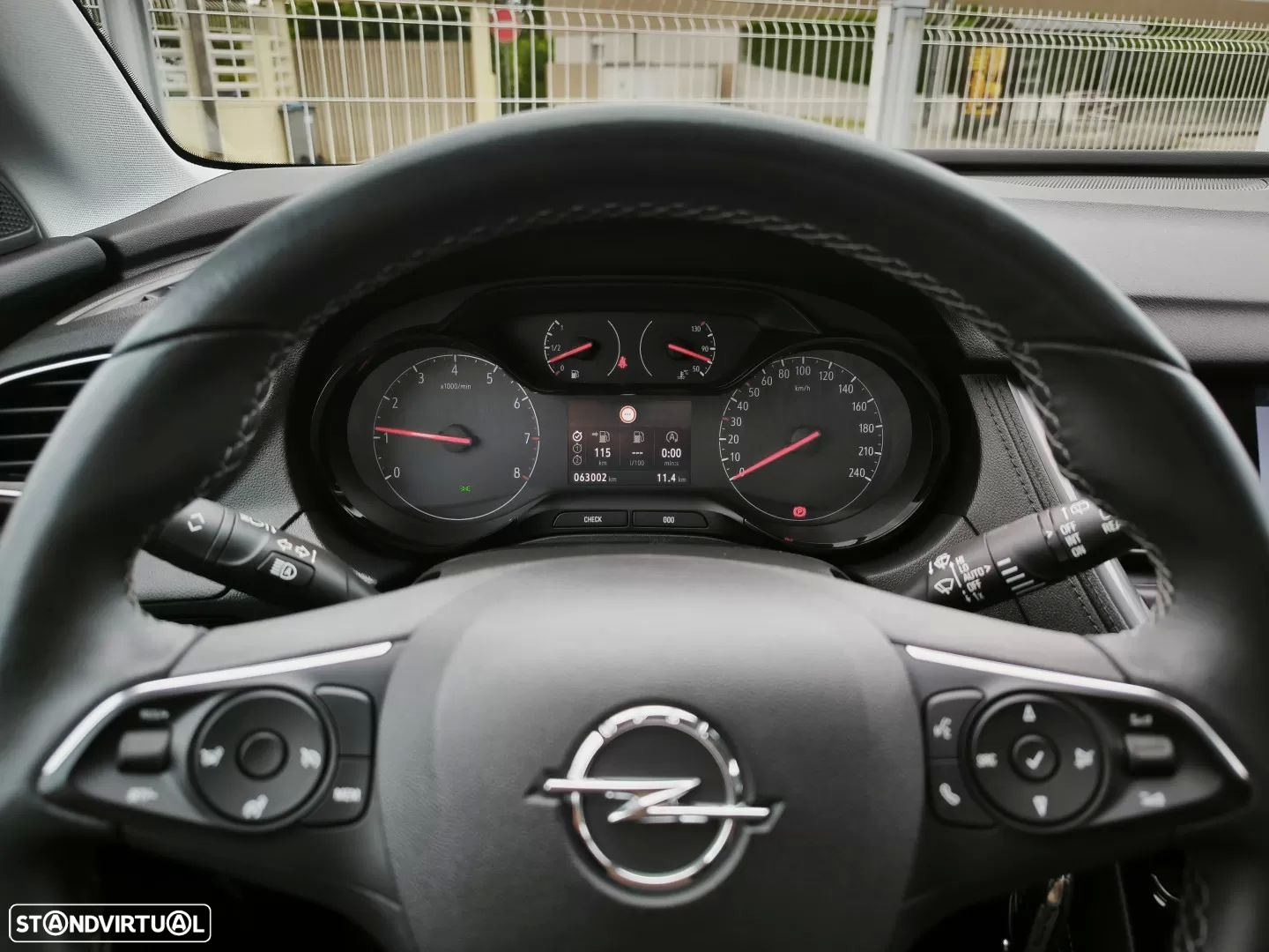 Opel Grandland X 1.2 S&S 120 Anos - 32