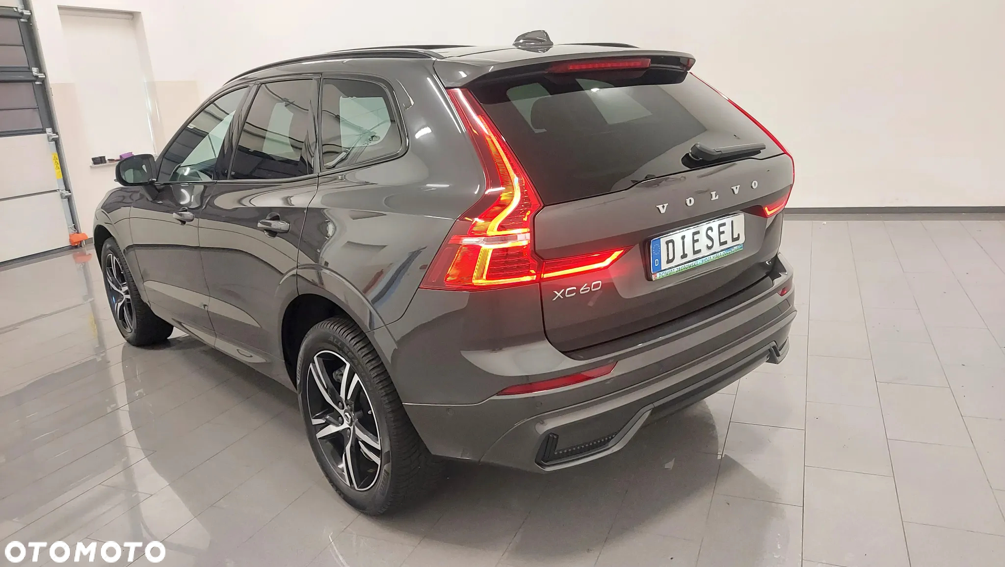 Volvo XC 60 B4 D Plus Dark - 4