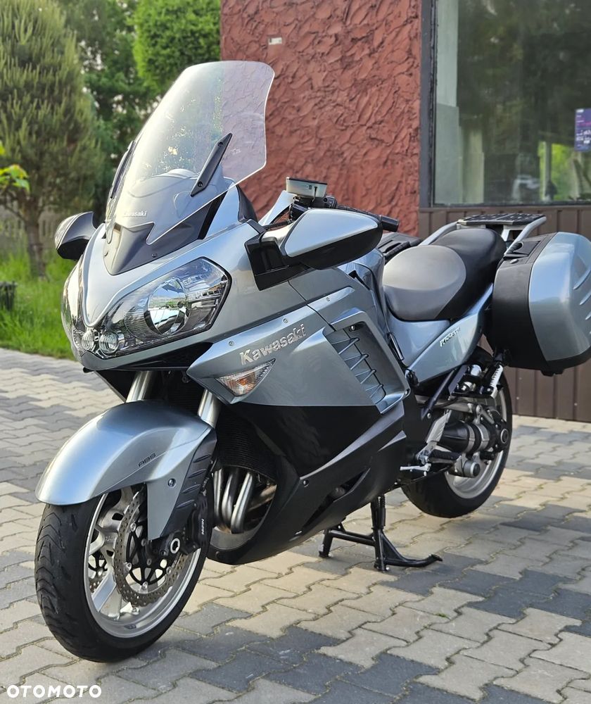 Kawasaki GTR - 6