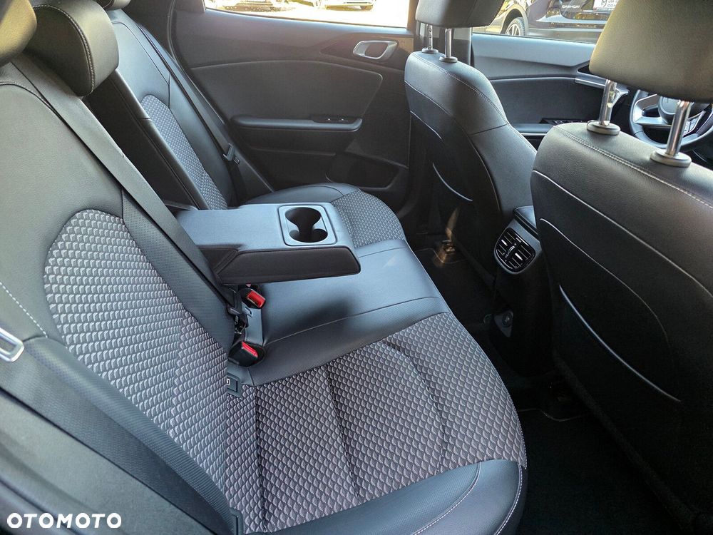 Kia XCeed - 18