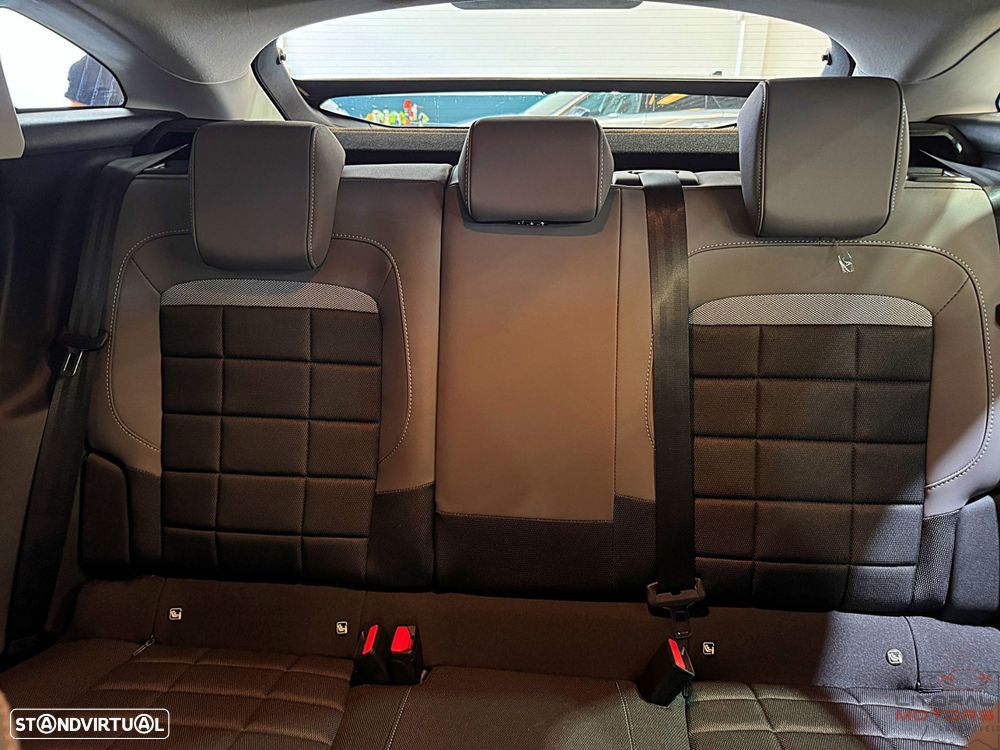 Citroën C4 1.2 Hybrid Plus e-DSC6 — fotografia 37