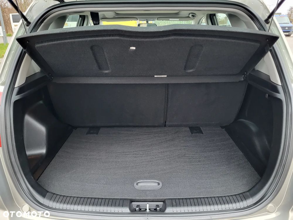 Kia Venga 1.4 CVVT Business Line - 36