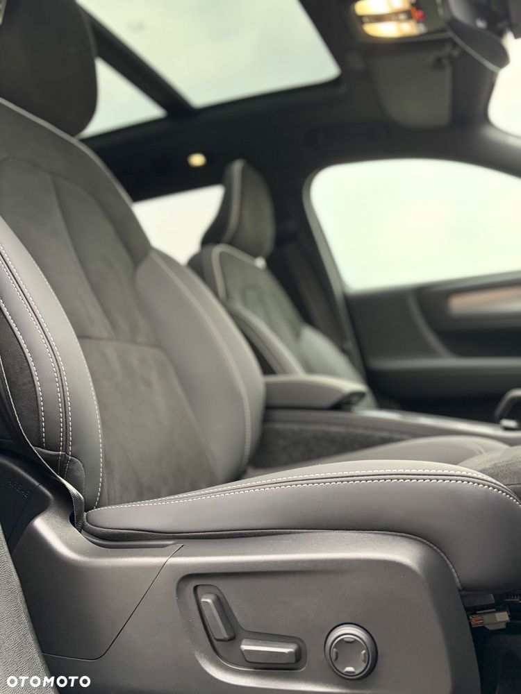 Volvo XC 40 B3 B DKG Ultra Black Edition - 15