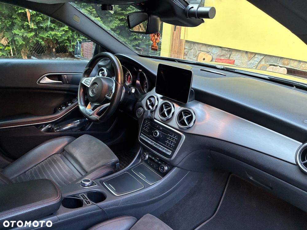 Mercedes-Benz GLA 250 7G-DCT AMG Line - 7
