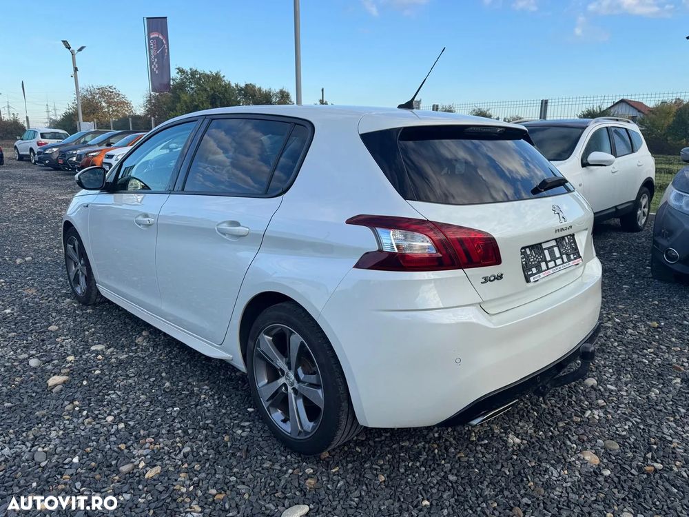 Peugeot 208 - 3