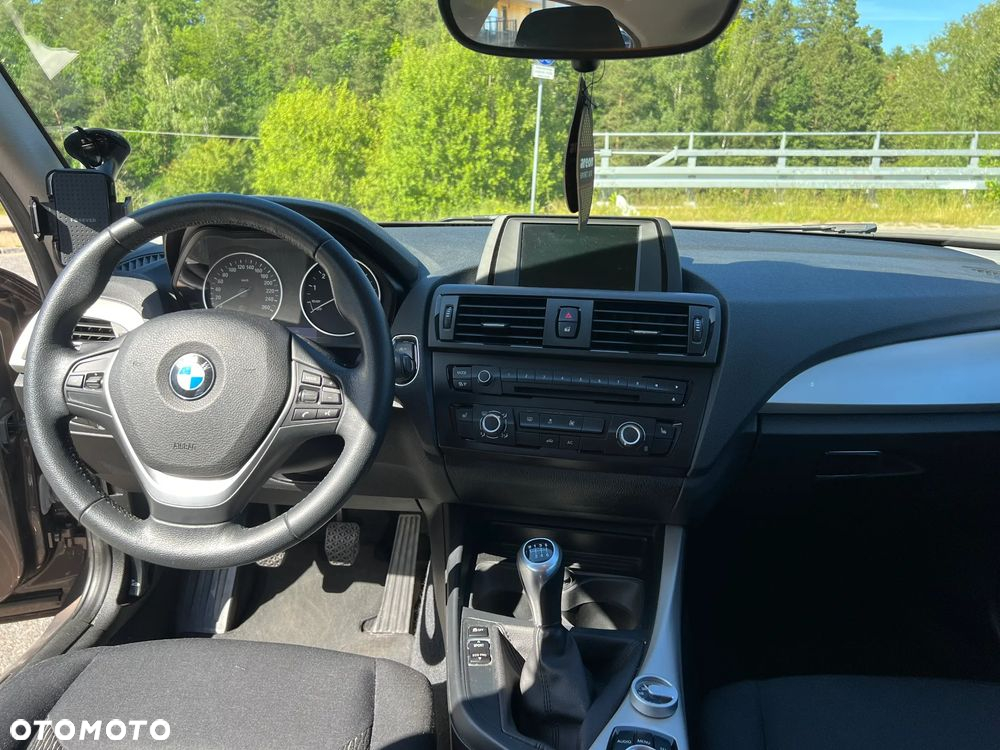 BMW Seria 1 116i - 8