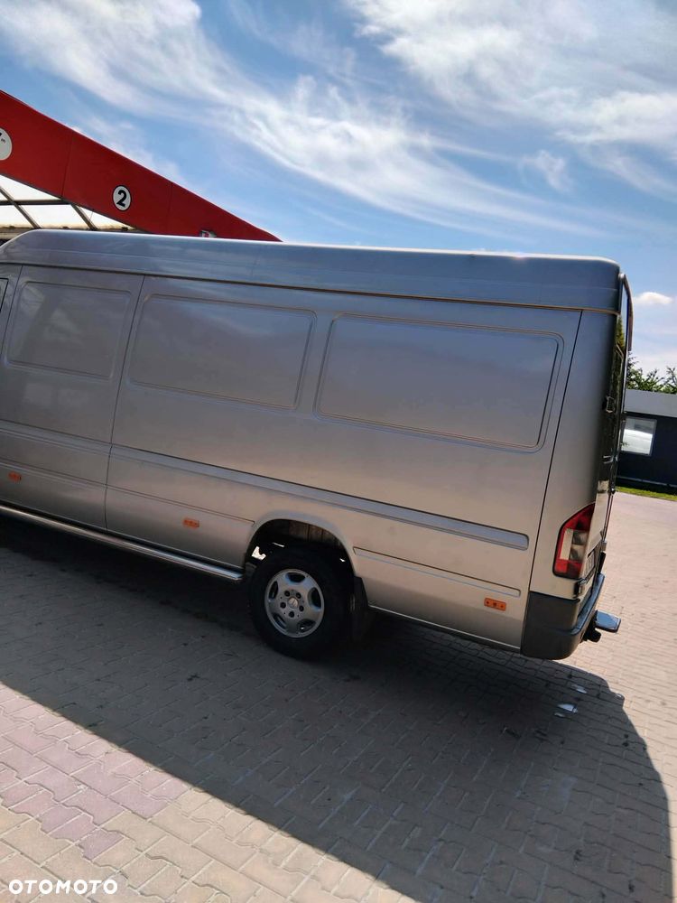 Mercedes-Benz Sprinter - 13