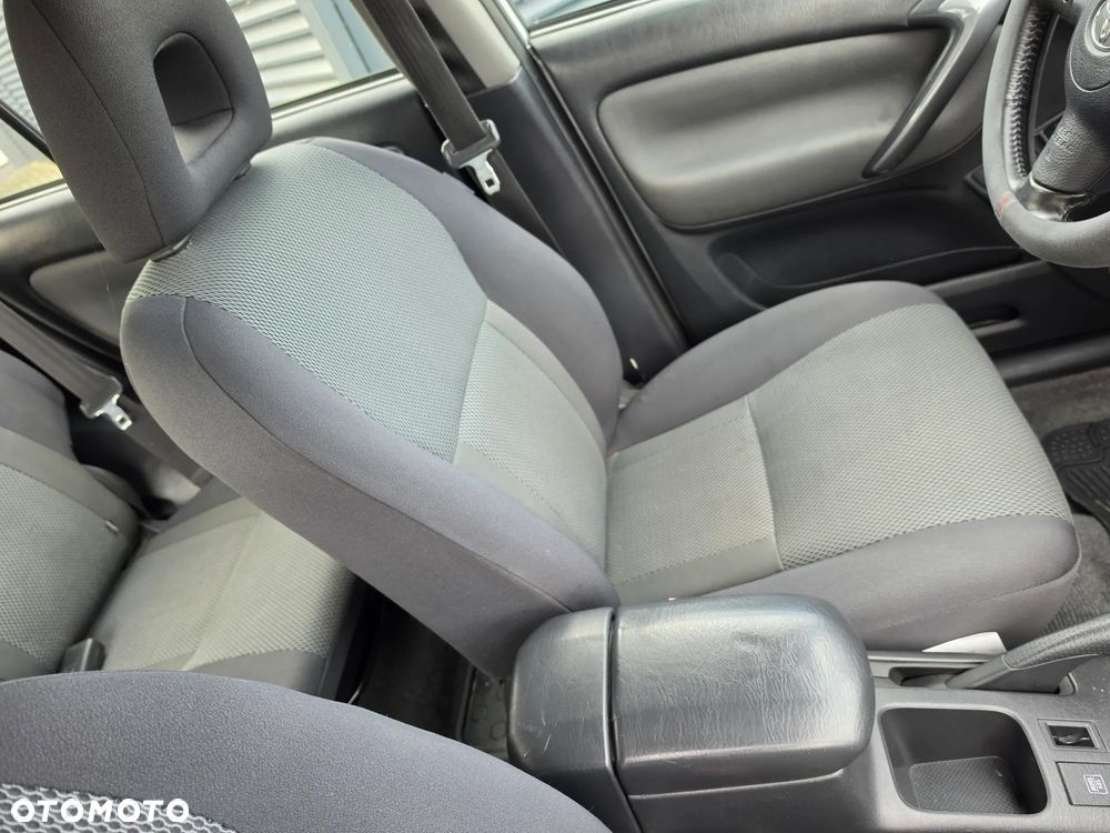 Toyota RAV4 2.0 VVT-i 4x4 - 18