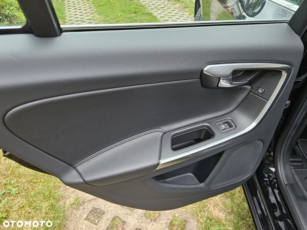 Volvo V60 T3 Momentum - 26