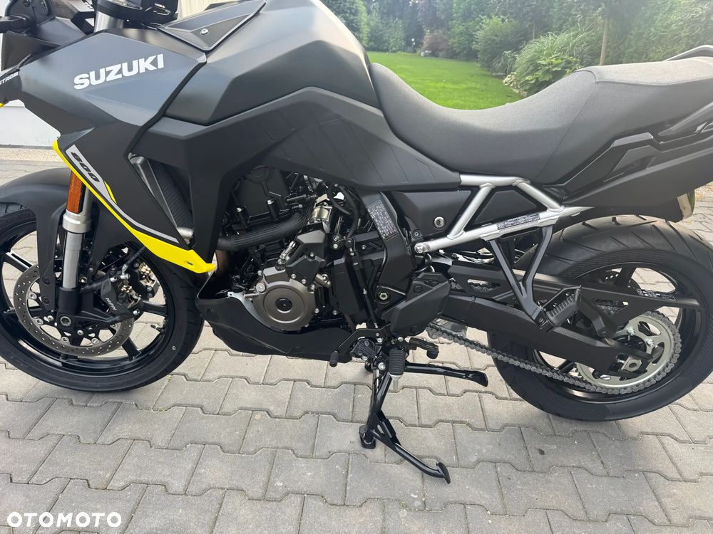 Suzuki V-STROM - 25