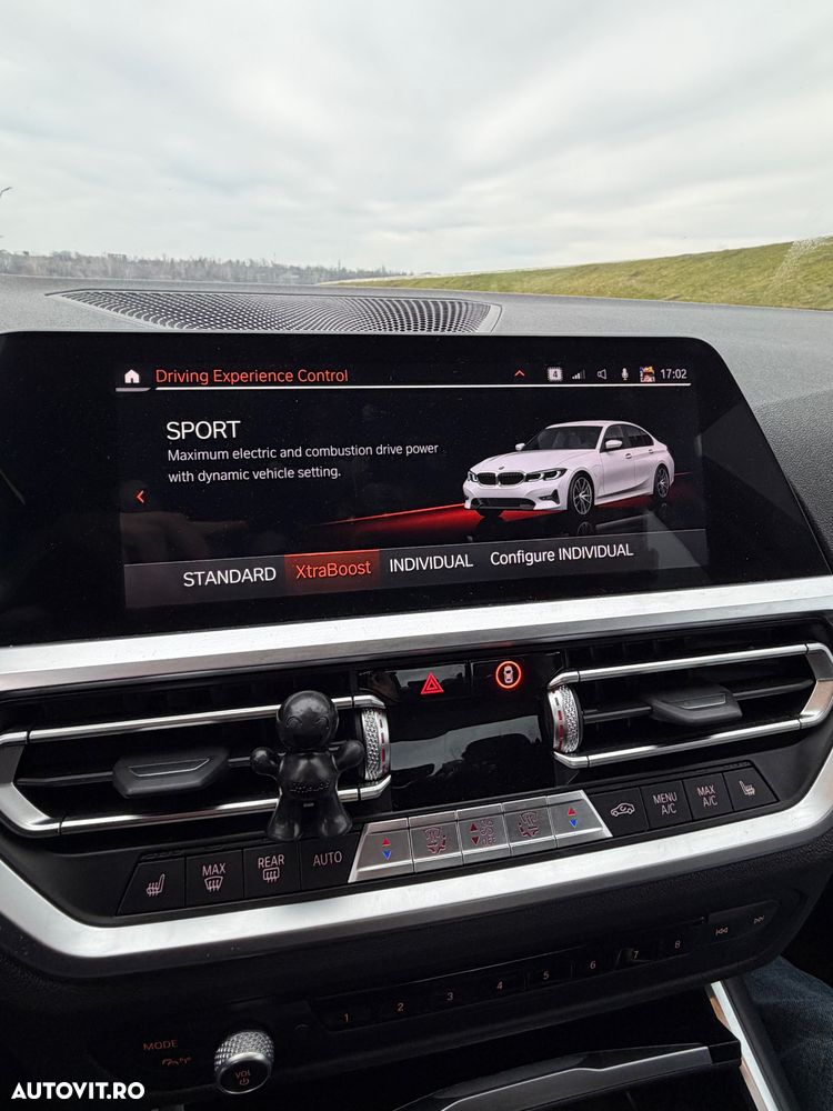 BMW Seria 3 330e Aut. - 26