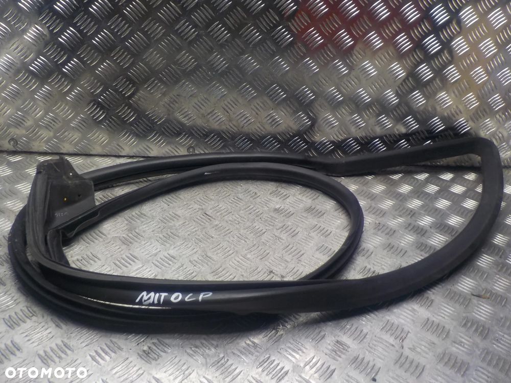 ALFA ROMEO MITO USZCZELKA DRZWI LEWYCH - 1