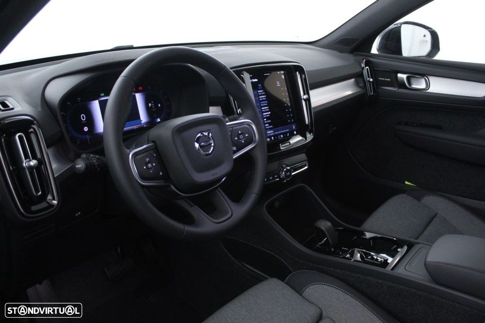 Volvo XC 40 2.0 B3 Plus Dark - 22