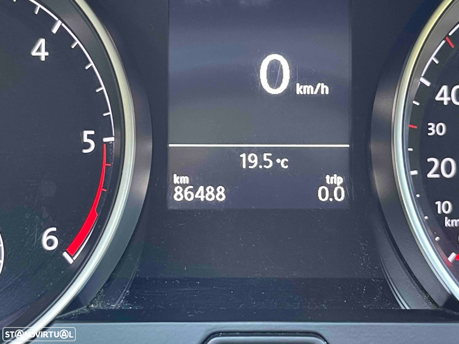 VW Golf 1.6 TDI Confortline - 8