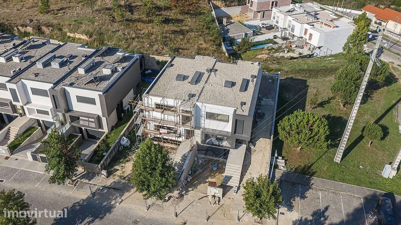 Moradia T3 Geminada em Estrutura em Martim, Barcelos. - Grande imagem: 4/35