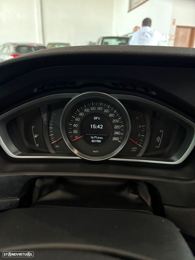 Volvo V40 2.0 D2 Momentum - 33
