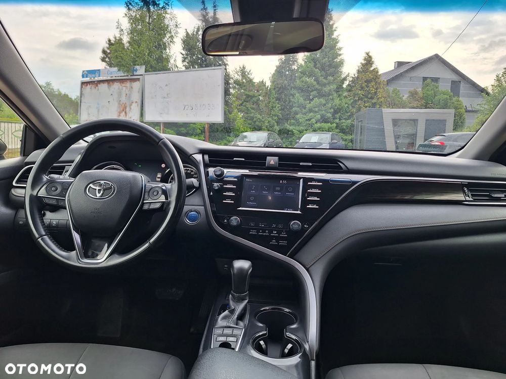Toyota Camry 2.5 Hybrid Comfort CVT - 23