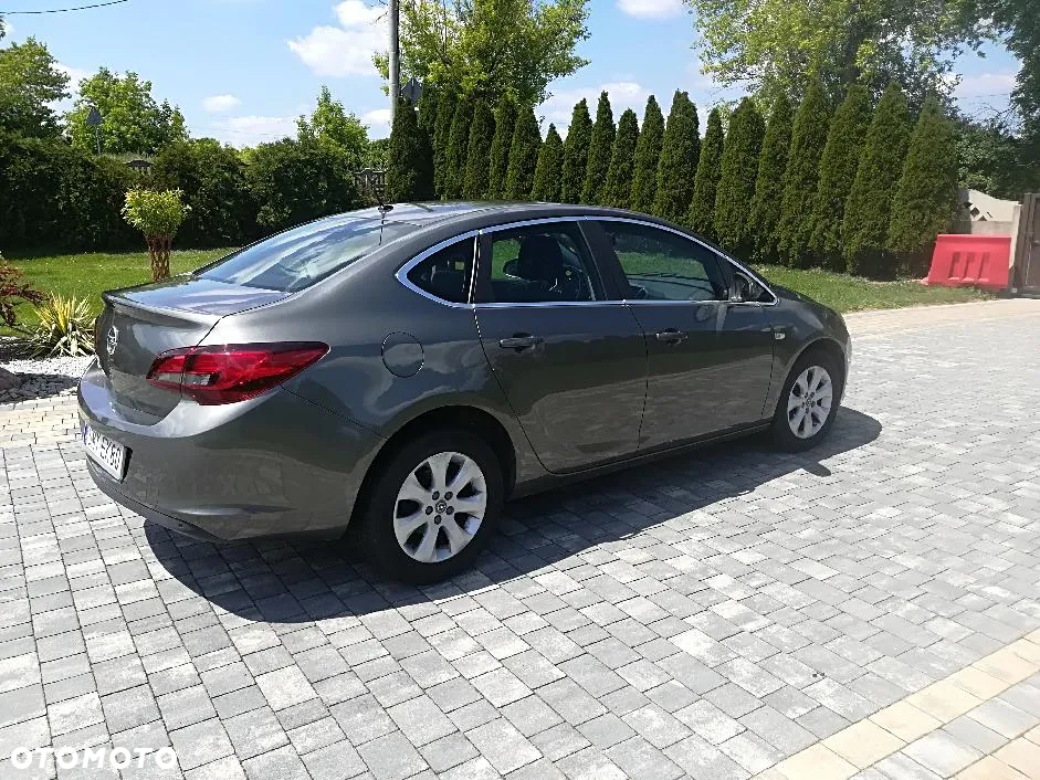 Opel Astra IV 1.4 T Business EU6 - 5