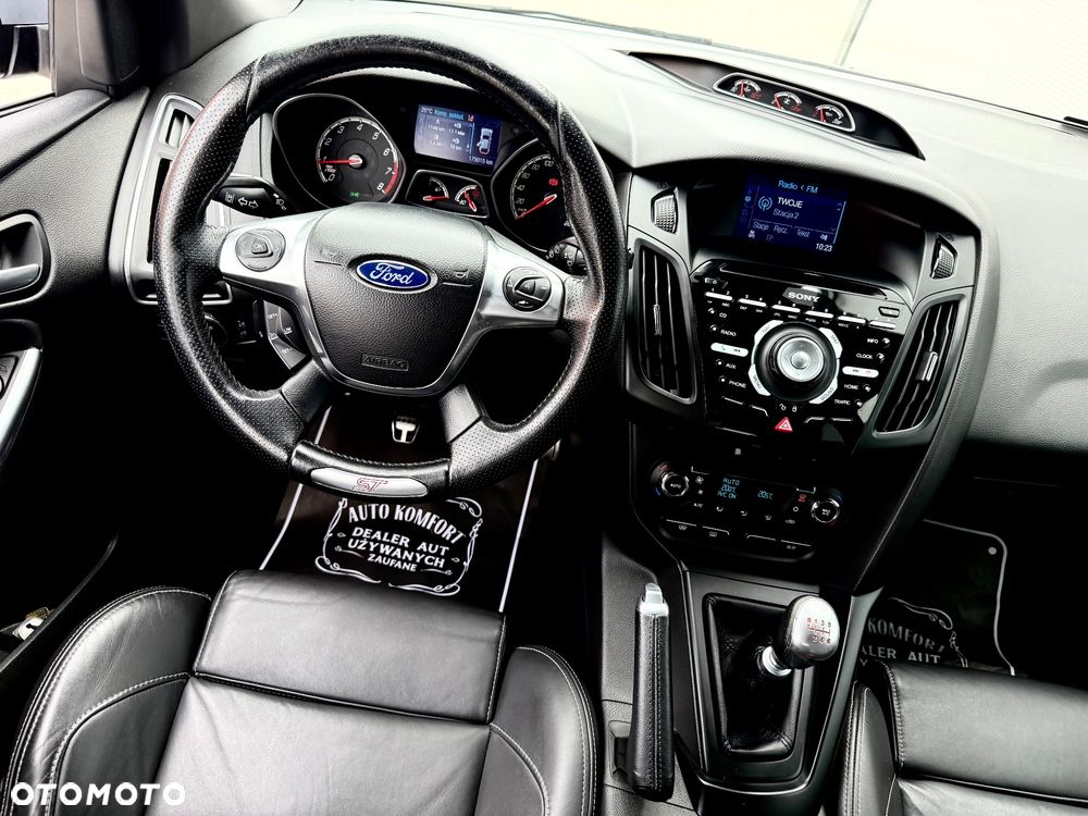 Ford Focus 2.0 EcoBoost ST mit Leder-Sport-Paket - 27