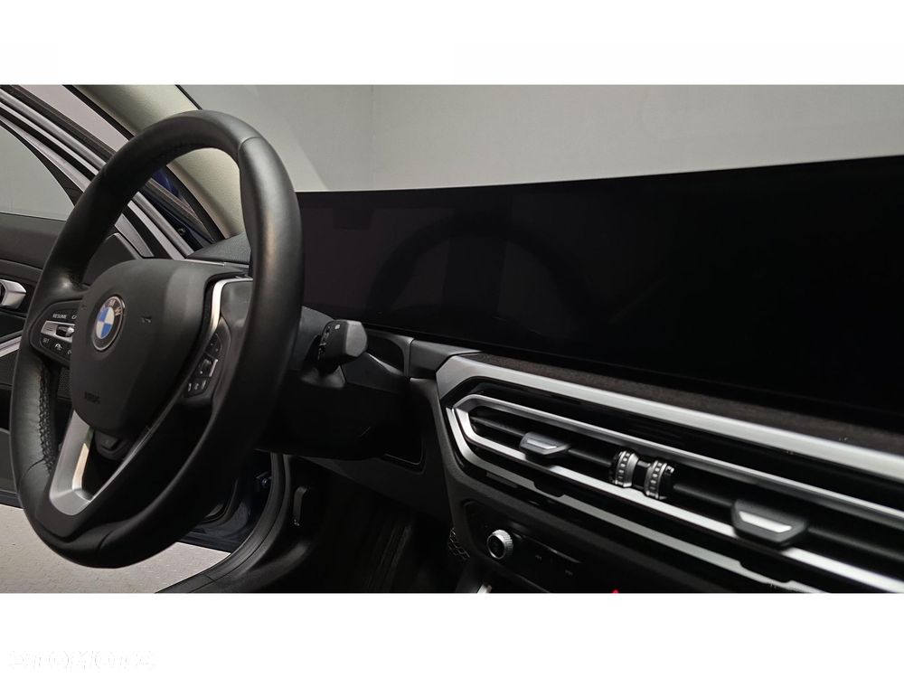 BMW Seria 3 320d xDrive - 31