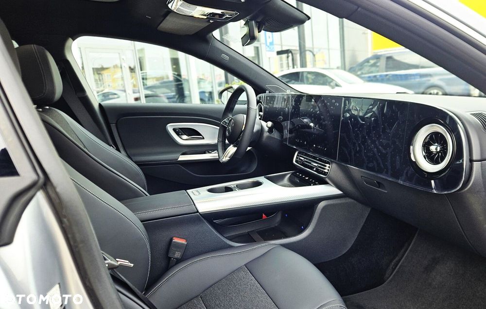 Mercedes-Benz CLA - 12