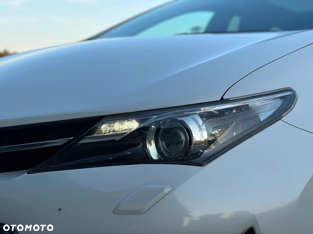 Toyota Auris 1.8 HSD Luna - 16