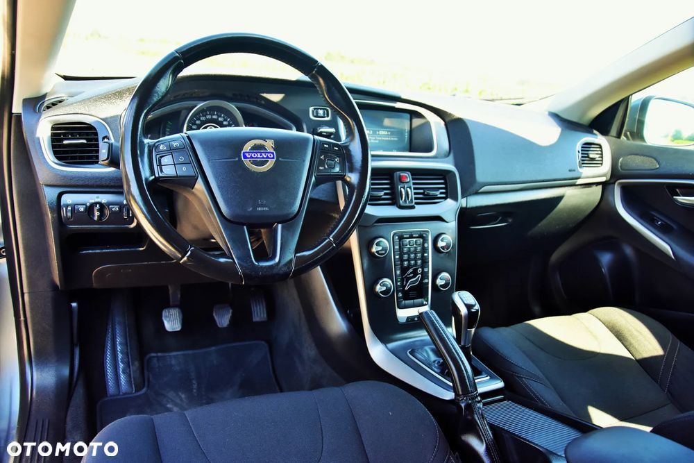 Volvo V40 D2 Momentum - 25