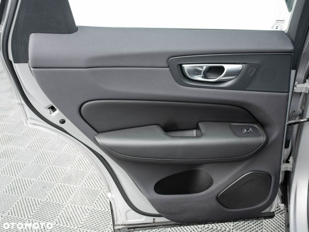 Volvo XC 60 B4 B Plus Bright - 23
