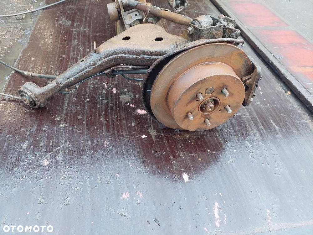 KOMPLETNE ZAWIESZENIE BELKA SANKI TYŁ WAHACZE PÓŁOSIE TOYOTA RAV4 II - 2