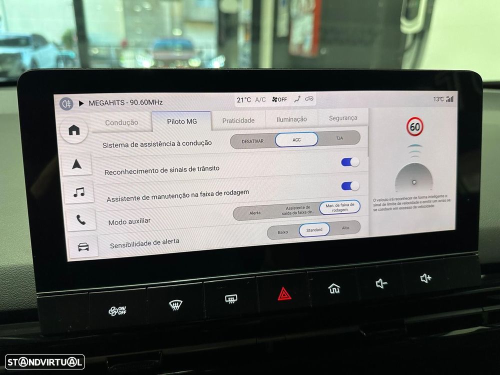 MG MG4 64 kWh Luxury - 39