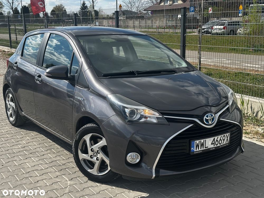 Toyota Yaris Hybrid 100 Selection Passion - 2