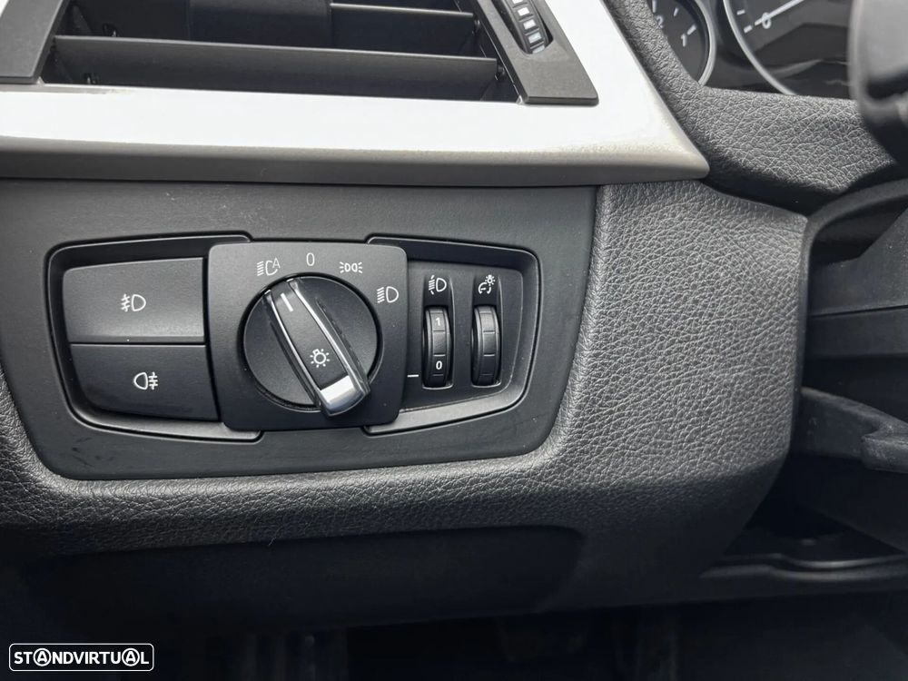 BMW 318 d Touring Auto - 16