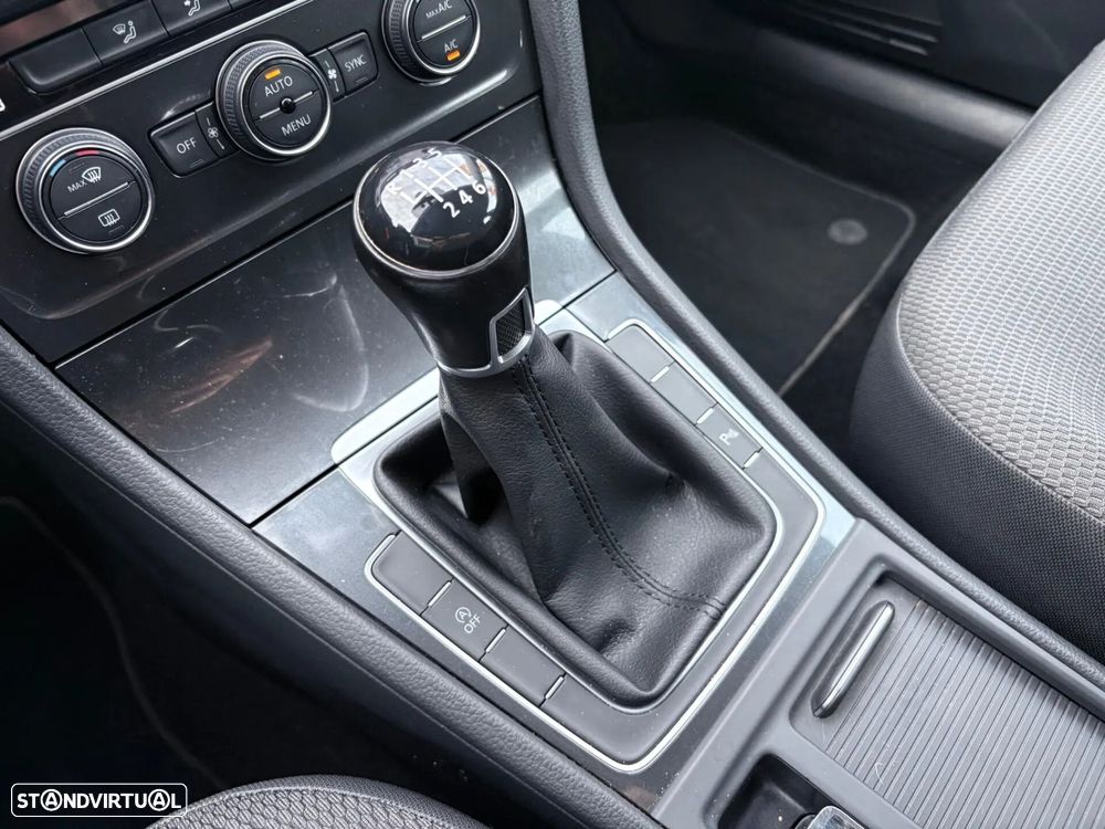 VW Golf 1.0 TSI Confortline - 48