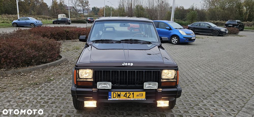 Jeep Cherokee - 1