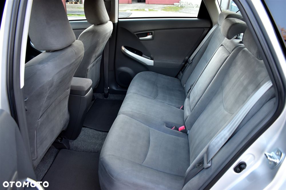 Toyota Prius (Hybrid) Executive - 14