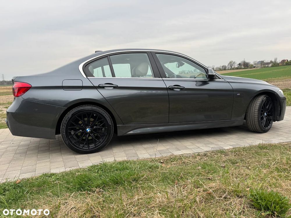 BMW Seria 3 330i xDrive M Sport Shadow - 13
