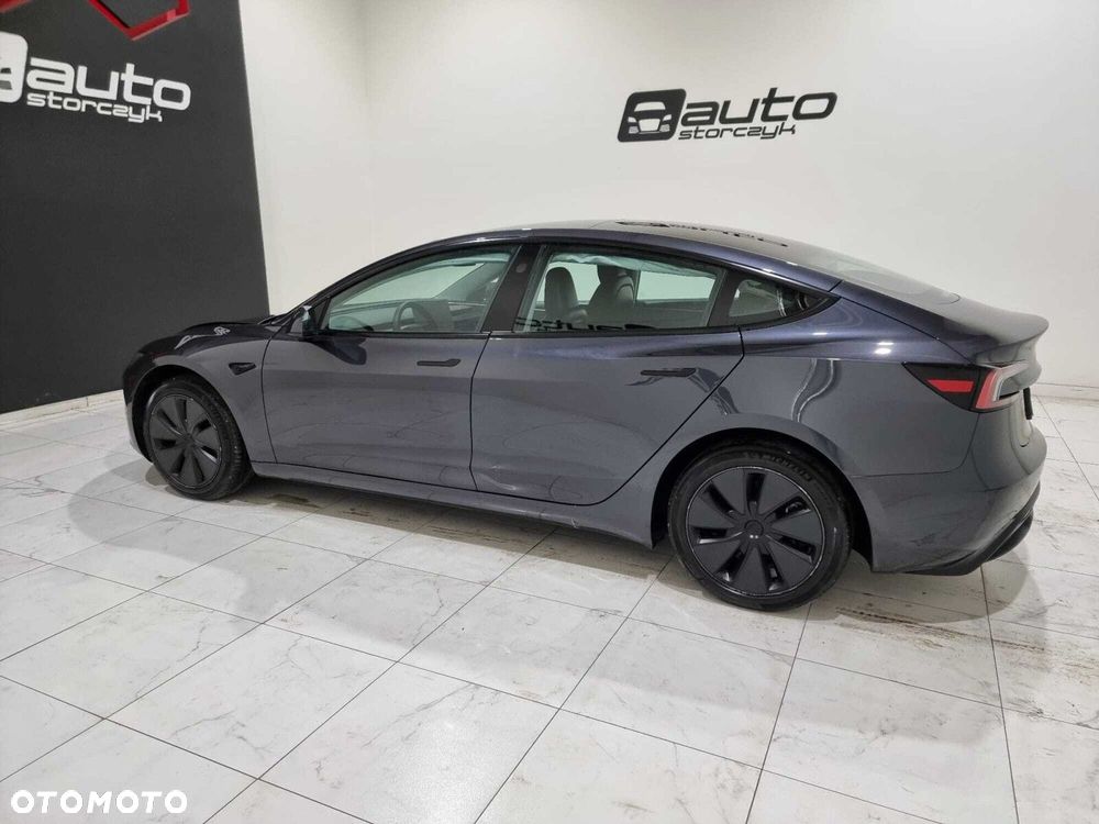 Tesla Model 3 - 12